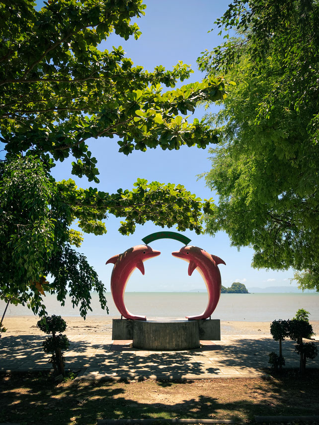 rosa Delphin Denkmal in Khanom